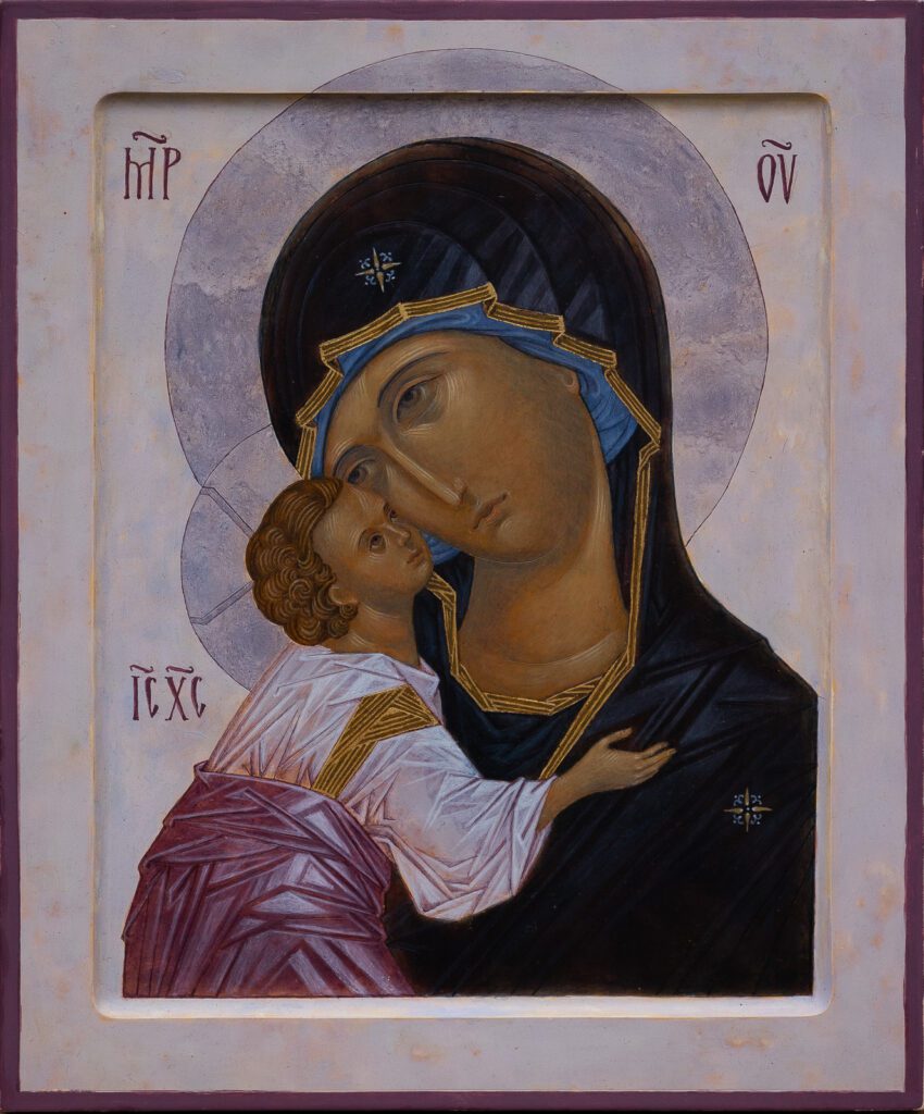 Matka Boża z Dzieciątkiem na białym tle